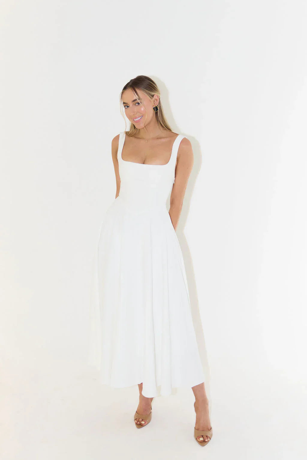 Melanie - Vestido midi con cintura alta y escote elegante