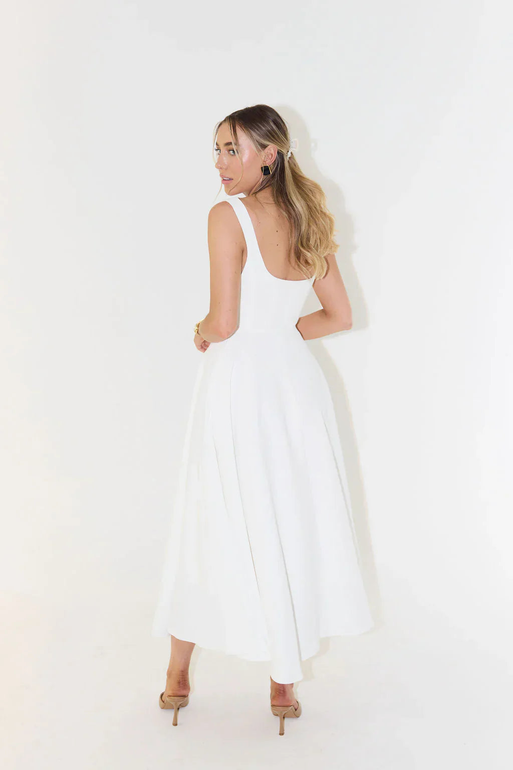 Melanie - Vestido midi con cintura alta y escote elegante